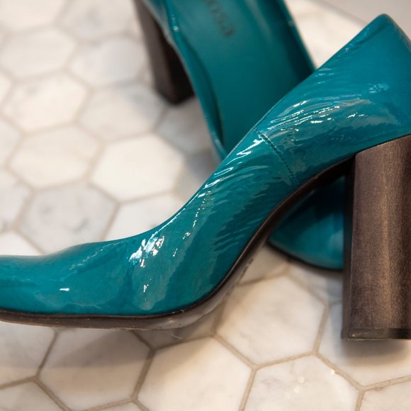 Gorgeous turquoise patent leather pumps Sz7 - Picture 3 of 6